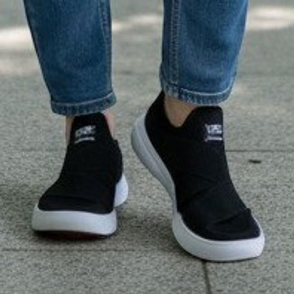 Vans UltraRange Gore Black White Slip On Sneakers Women 6.5 Men 5.0